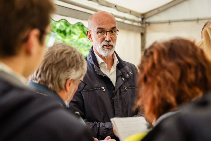 Christian Stegmann beantwortet Fragen der Presse